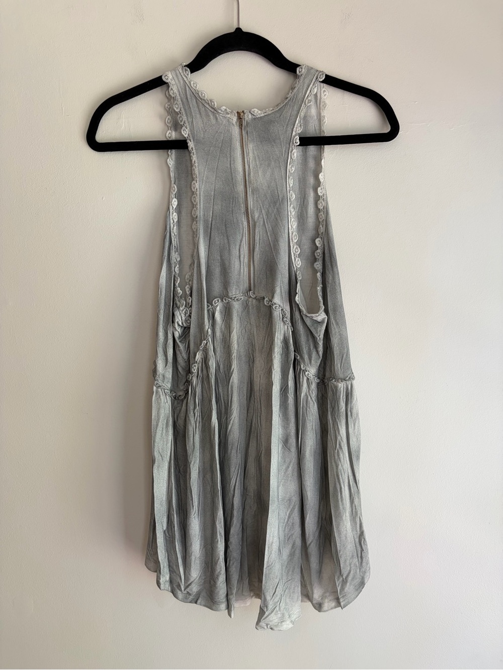 POL Gray Crochet Trim Ruffle Hem Racerback Sleeveless Boho Peasant Top Size M - Picture 3 of 6